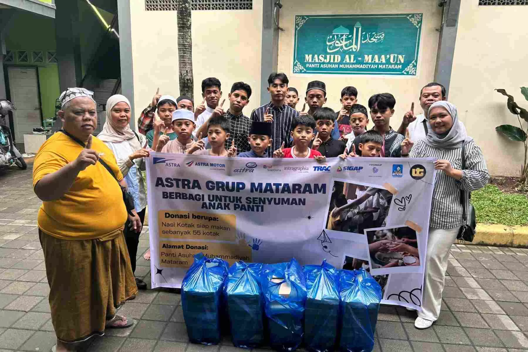 Astra Group Mataram dan Pers bersinergi Berbagi Paket Buka Puasa di PA Muhammadiyah Mataram. (beritantb.co.id/AHM)