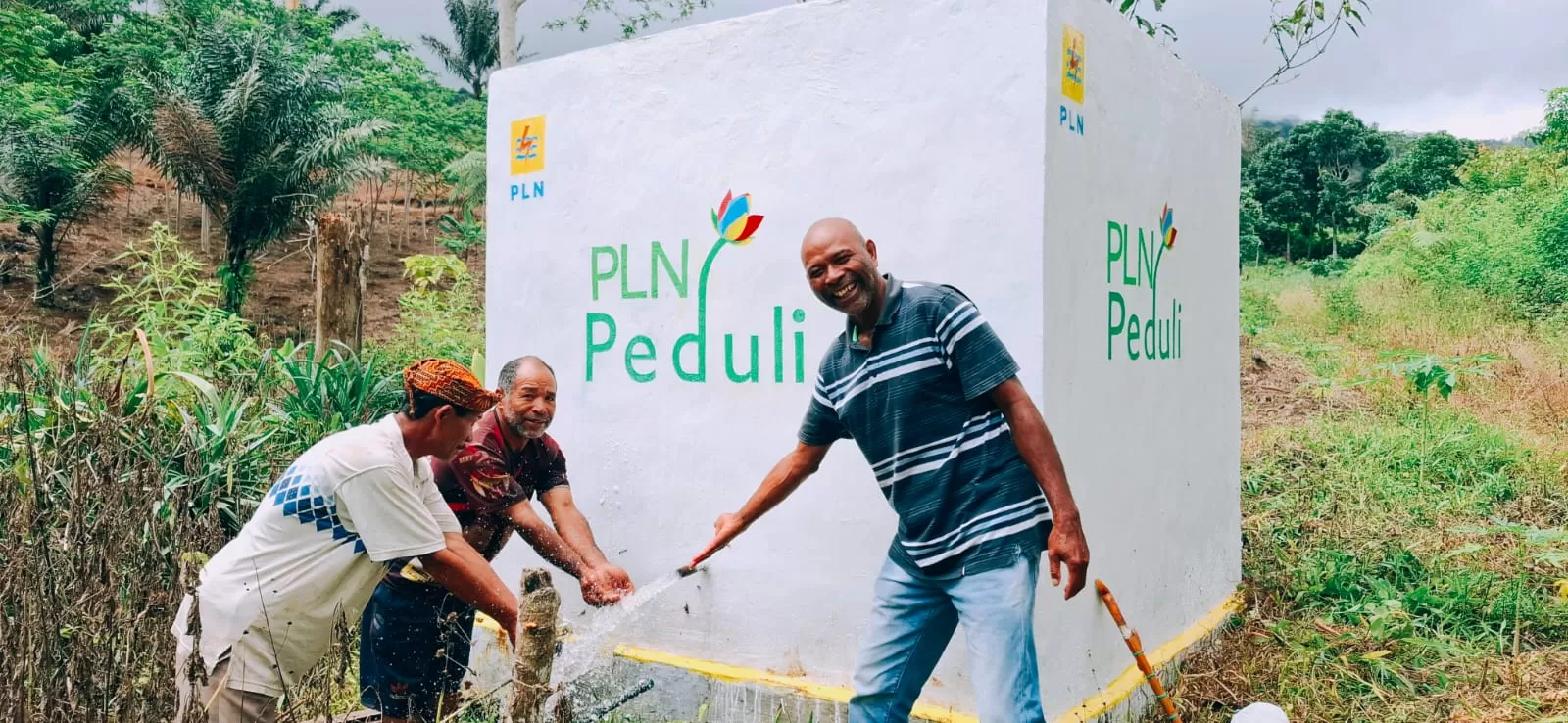 Akses Air Bersih di Kawasan PLTP Ulumbu, PLN Perkuat Komitmen Pembangunan Berkelanjutan. (beritantb.co.id/PLN)