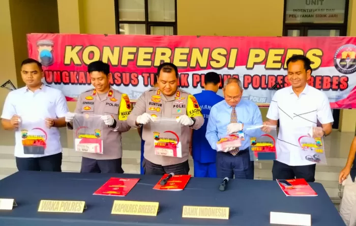Konferensi Pers Ungkap Kasus Peredaran Uang Palsu di Mapolres Brebes (Dok/Vimanews.id)
