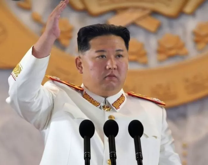 sang Supreme Leader Korea Utara (Korut) yakni Kim Jong-un menangis lantaran negaranya mengalami krisis populasi.  (Pinterest)