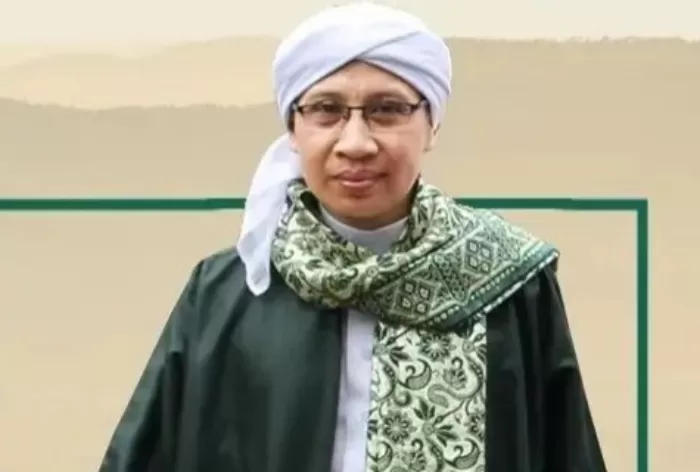 Buya Yahya, menyiram rambut saat puasa tidak batalkan puasa asalkan telinga tidak kemasukan air (Tangkap layar/Instagram @pencinta.buyayahya_albahjah)