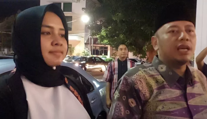 Masa jabatan berakhir Wali Kota Tegal Periode 2019-2024 Dedy Yon Supriyono  berserta Istri kembali kekampung halamannya Brebes  (Dok/ Vimanews.id)