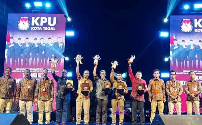 KPU Kota Tegal meluncurkan tahapan Pilkada Serentak 2024, Sabtu (11/5/2024) di Jalan Pancasila (Dok/Vimanews.id)