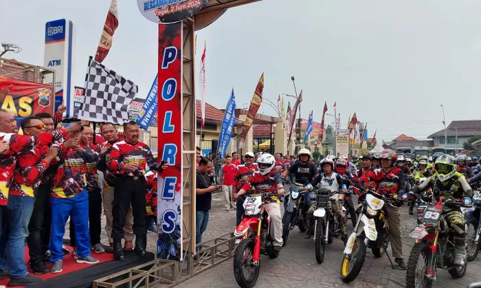 Ratusan Peserta Trabas Kamtibmas Bersama Kapolda Jateng  yang digelar Polres Tegal Kota, Minggu (2/6/2024) (Dok/Vimanews.id)