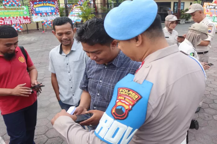 Sie Propam Polres Tegal lakukan pemeriksaan anggota (Dok/Vimanewa.com)
