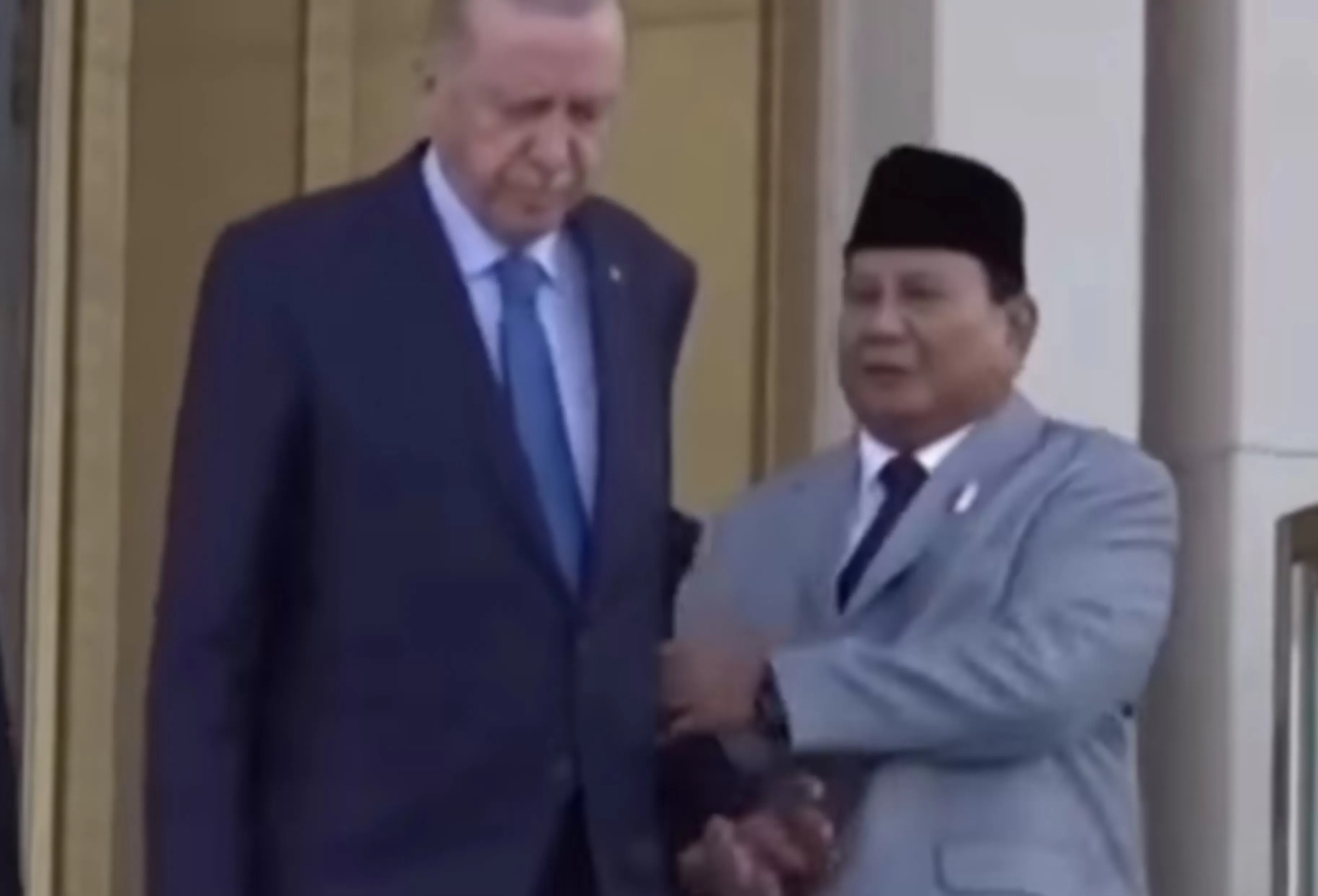 Prabowo dan Erdogan usai melakukan perbincangan di gedung kepresidenan Turki, videonya viral di medsos (Tangkapan layar video instagram @prabowo.gibran2)