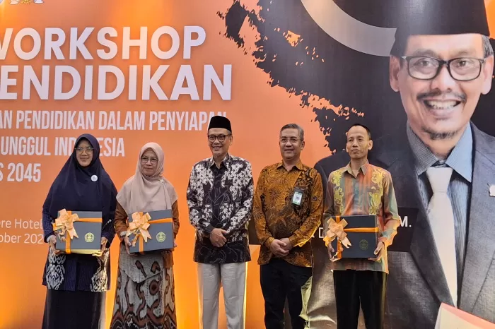 Anggota DPR RI Abdul Fikri Faqih saat membuka workshop pendidikan (Dok/Vimanews.id)