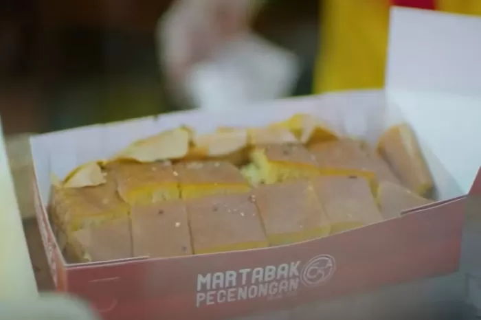 Potret Martabak Pecenongan yang Lezat dan bikin nagih medki harganya mahal (Youtube @10BestId)