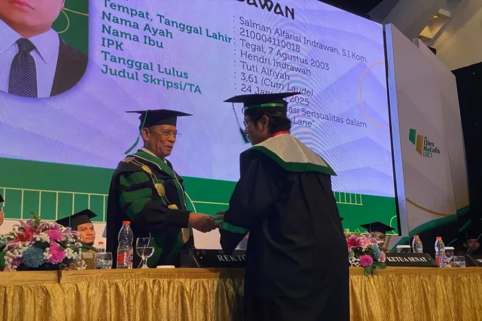 Wisuda Perdana Univeraitan Insan Cita Indonesia (Istimewa)