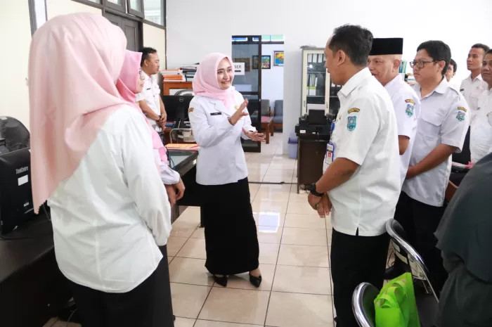 Wakil Wali Kota Tegal Tazkiyyatul Muthmainnah saat berkunjung ke Disdikbud Kota Tegal (Istimewa)