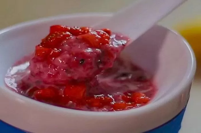 Banana Mix Berry Freeze Smoothies mengandung nutrisi sehat. (Instagram @KeiandMamia)