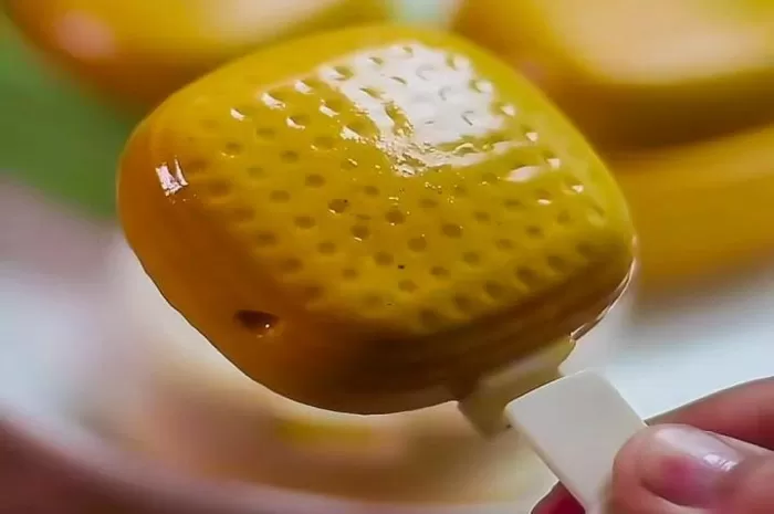 Es krim ini dibuat dari kuning telur dan mangga (Instagram @keiandmamia)