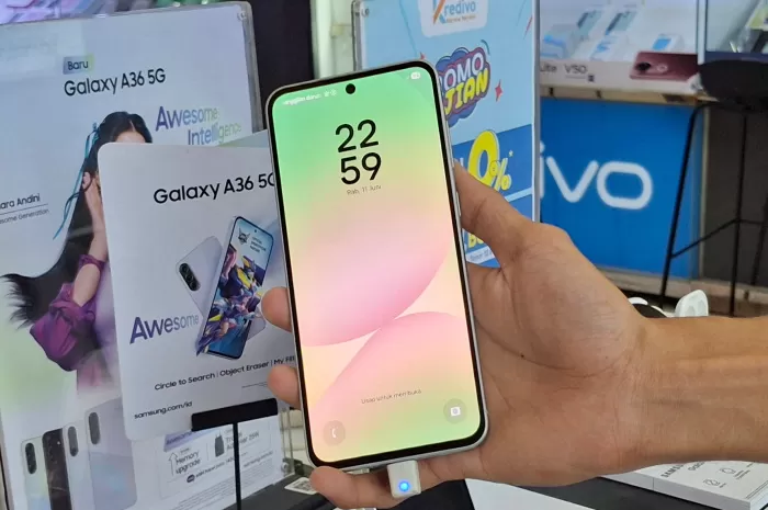 Potret Samsung A56 5G yang tersedia di Jago Celluler Jalan Kartini Kota Tegal (Dok/Vimanews.id)