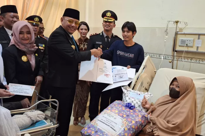 Kapolres Tegal Kota AKBP I Putu Bagus Krisna Purnama bersama Wali Kota Tegal Dedy Yon Supriyono (Dok/Vimanews.id)