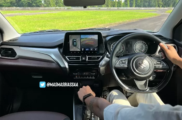 Interior mobil Suzuki Fronx.  (X.com/@MasMasBiasssaa))