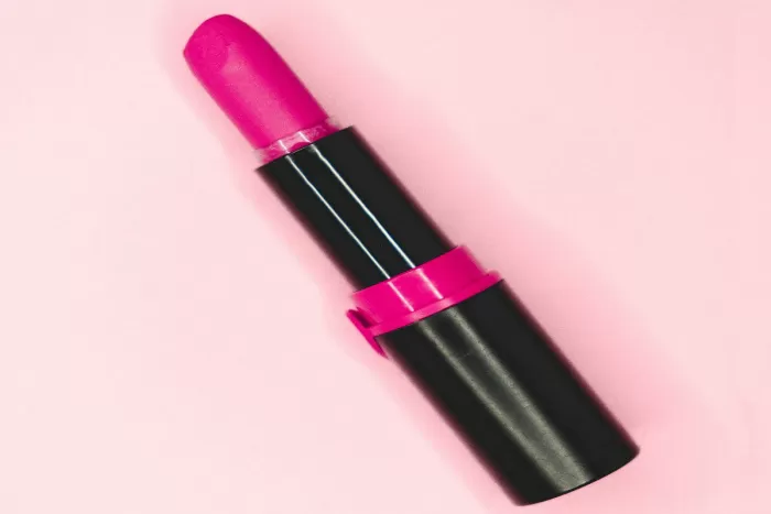 Lipstik pink bagus untuk kulit sawo matang (Unsplash)