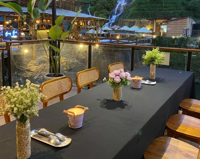 Banyu Bar Kitchen Purwokerto sensasi makan sambil menikmati air terjun di Baturaden (Instagram/banyubarkitchen)