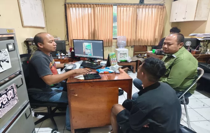 Penyidik tengah melakukan pemeriksaan terhadap tersangka pengedar narkoba (Dok/Vimanews.id)