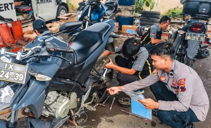 Pengecekan kelaikan ranmor Polres Tegal Kota jelang Operasi lilin candi (Dok/Vimanews.id)