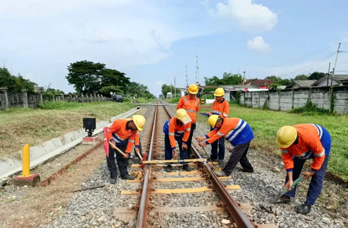 KAI  Daop 4 Semarang Perkuat Infrastruktur Rel di Pemalang, (Dok/Humas KAI Daop 4 Semarang)