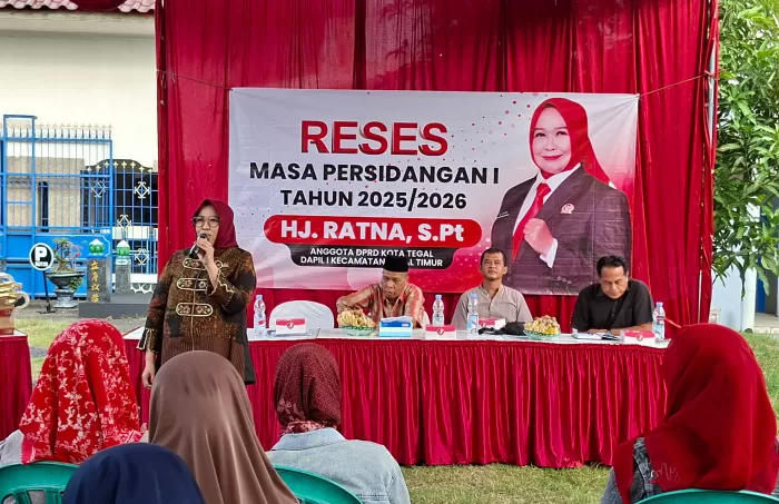 Anggota DPRD Kota Tegal Fraksi PDI Perjuangan Ratna saat reses,Minggu (7/12/2025) (Dok/Vimanews.id)