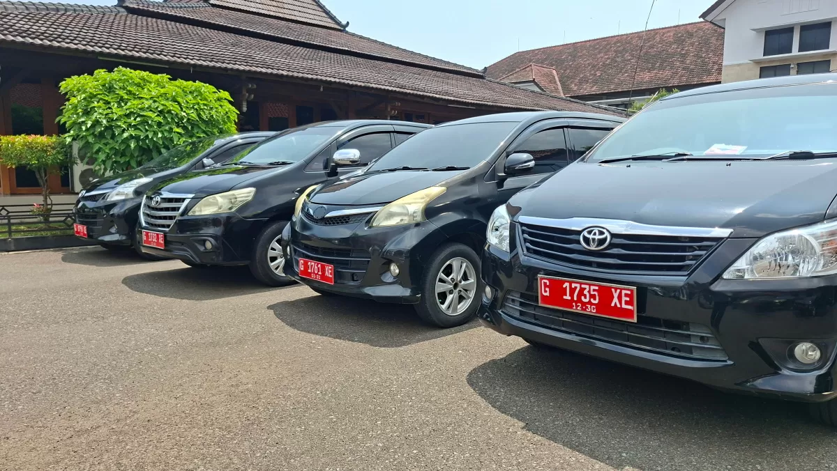 Seluruh Kendaraan Dinas digarasikan di  KoPemkot Tegal (Dok/Vimanews.id)