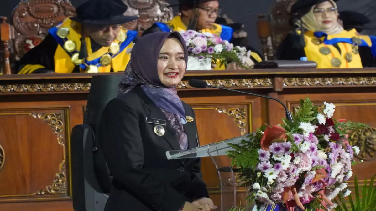 Wakil Wali Kota Tegal Tazkiyyatul Muthmainnah saat menghadiri Wisuda UPS Tegal 2026 (Dok/Vimanews.id)