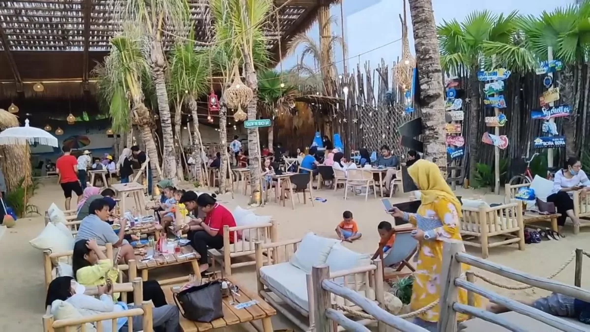 Rekomendasi Tempat Nongkrong Hits Beachday Cafe Semarang (YouTube/andragibranpratama)