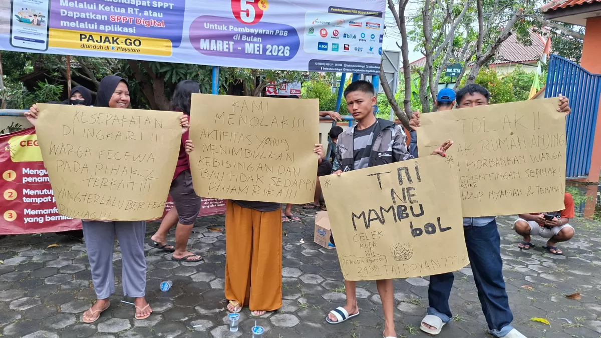 Warga RT 003 RW 001 Kelurahan Kaligangsa Kecamatan Margadana Kota Tegal kecam keberadaan peternakan anjing (Dok/Vimanews.id)