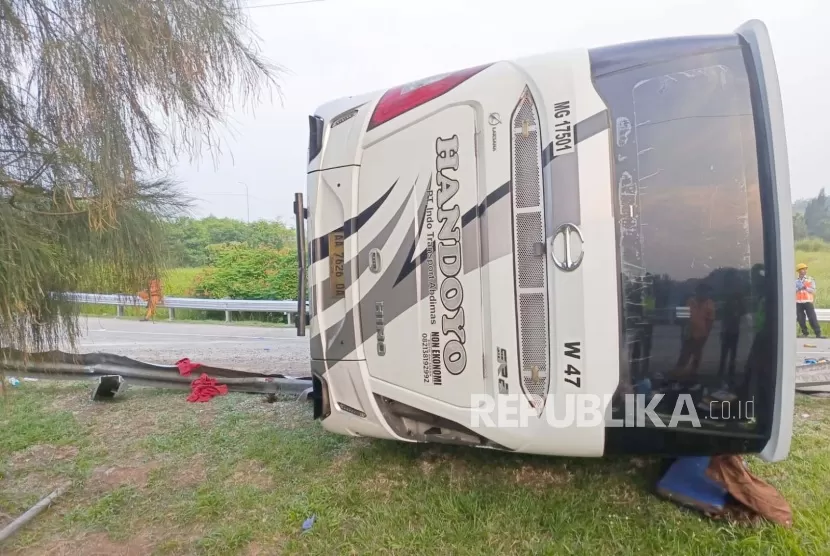 Siapa Pemilik Bus PO Handoyo Yang Kecelakaan Di Tol Cipali Dan Sebabkan ...