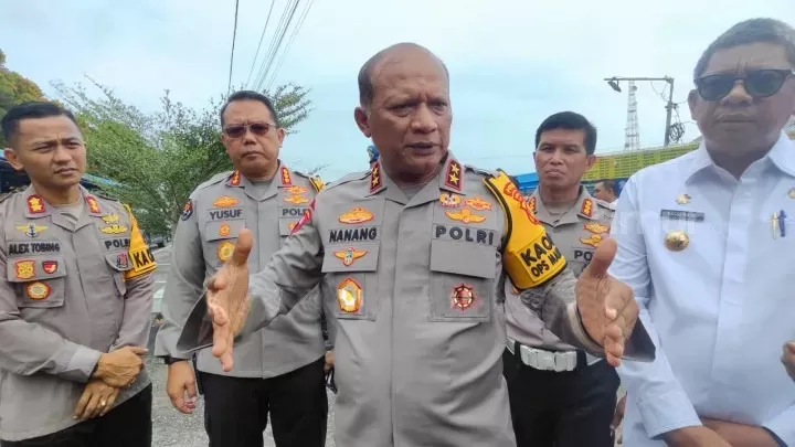 LAYANAN HOTLINE. Layanan Hotline Kapolda Kaltim Irjen Pol Nanang Avianto yang dapat dihubungi 24 jam melalui pesan singkat SMS dan Whatsapp terkait gangguan kamtibmas dan lainnya.  