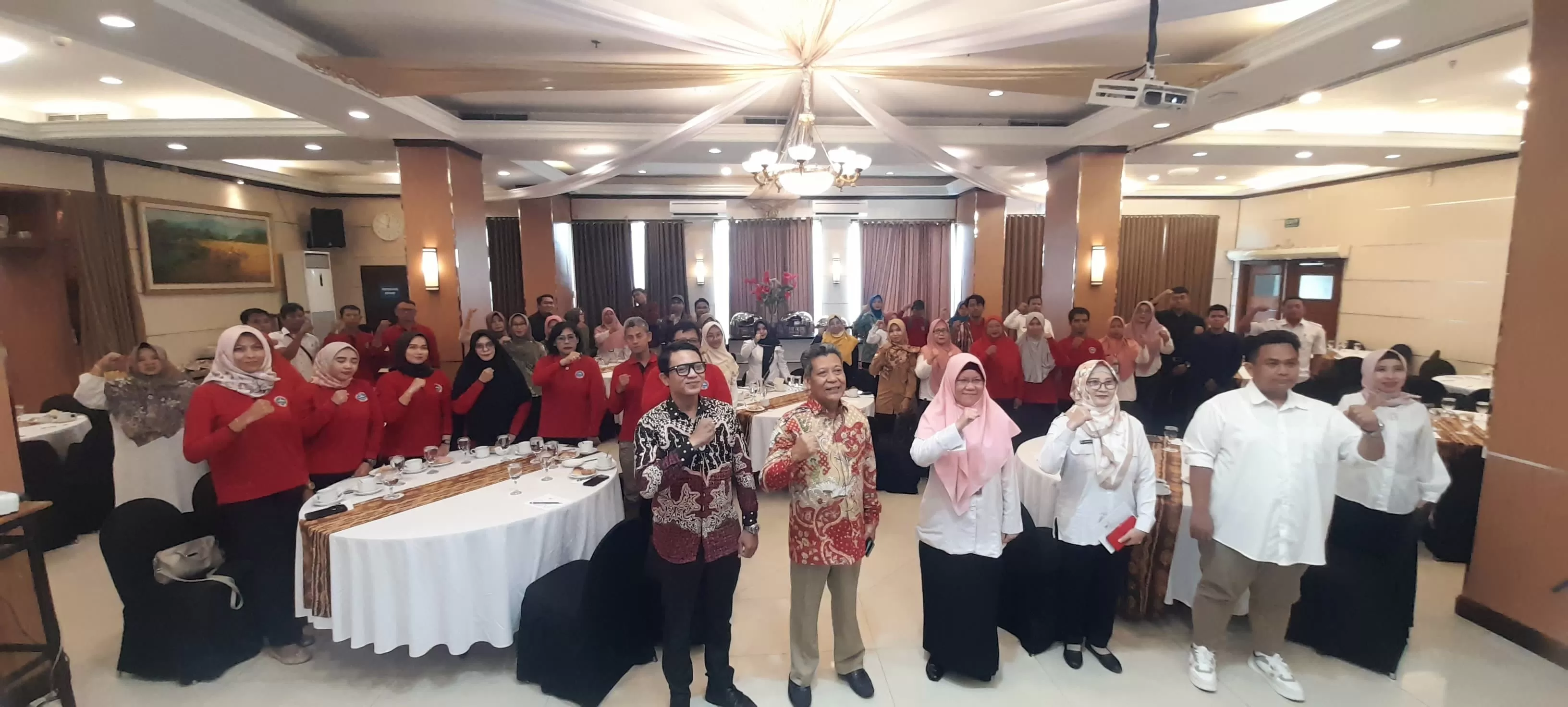 AGENDA RUTIN : Bekti Srimuryanti dari DP3AKB Balikpapan (pegang mik) menyampaikan informasi seputar persiapan gelar dan lomba TTG Kota Balikpapan tahun 2024. (LUPUS/KP)