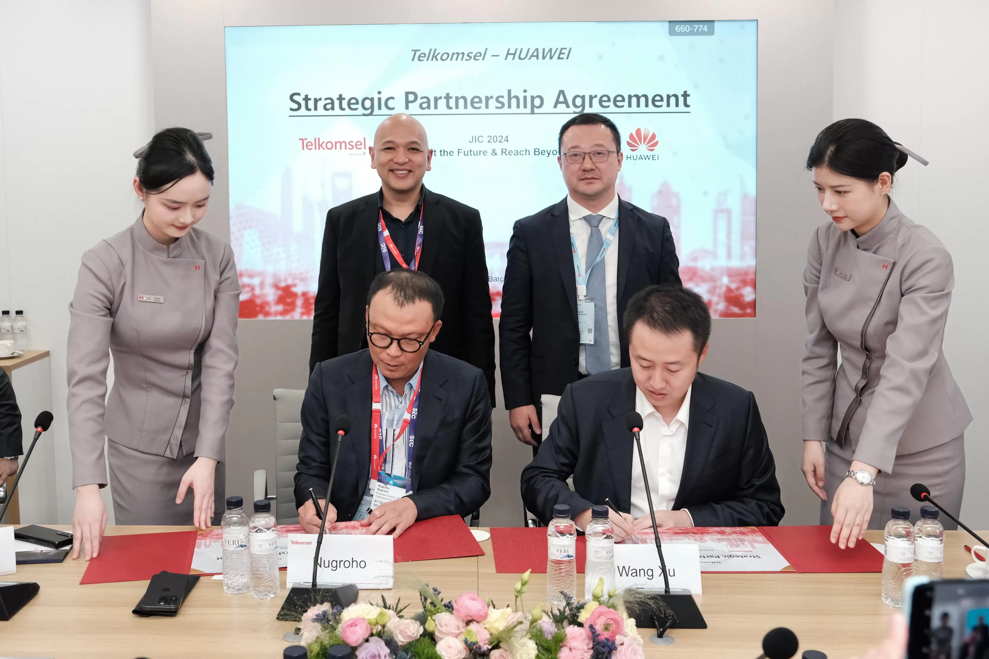 KERJA SAMA: Bertepatan dengan pelaksanaan Mobile World Congress (MWC) 2024 Barcelona, Senin (26/2), Telkomsel dan Huawei menandatangani dua Strategic Partnership Agreement (SPA). (Istimewa)