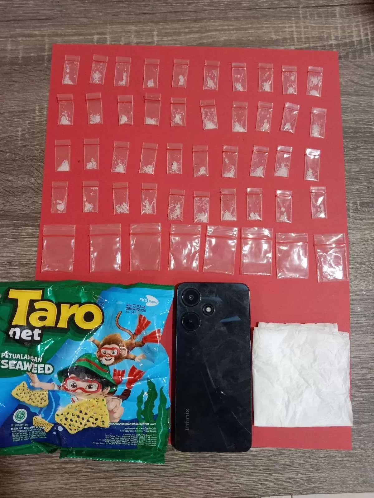 KASUS NARKOBA: Barang bukti 40 poket sabu-sabu siap edar diamankan di Mapolres Kubar.  