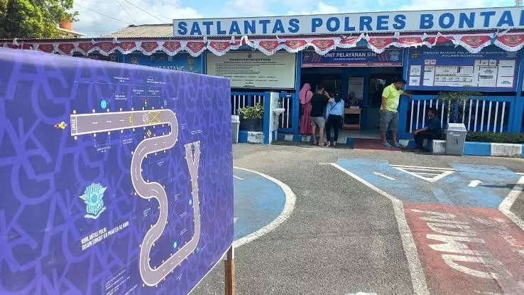 DIROMBAK: Gedung pelayanan pengurusan SIM Polres Bontang akan dibongkar, selanjutnya dibangun ulang tahun ini dengan desain baru.  