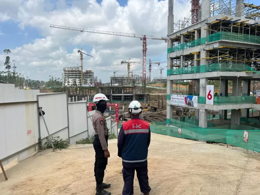 Personel Satgas Operasi Nusantara memantau dan patroli dialogis di KIPP IKN. Tahun ini akan banyak pegawai yang pindah ke IKN.  