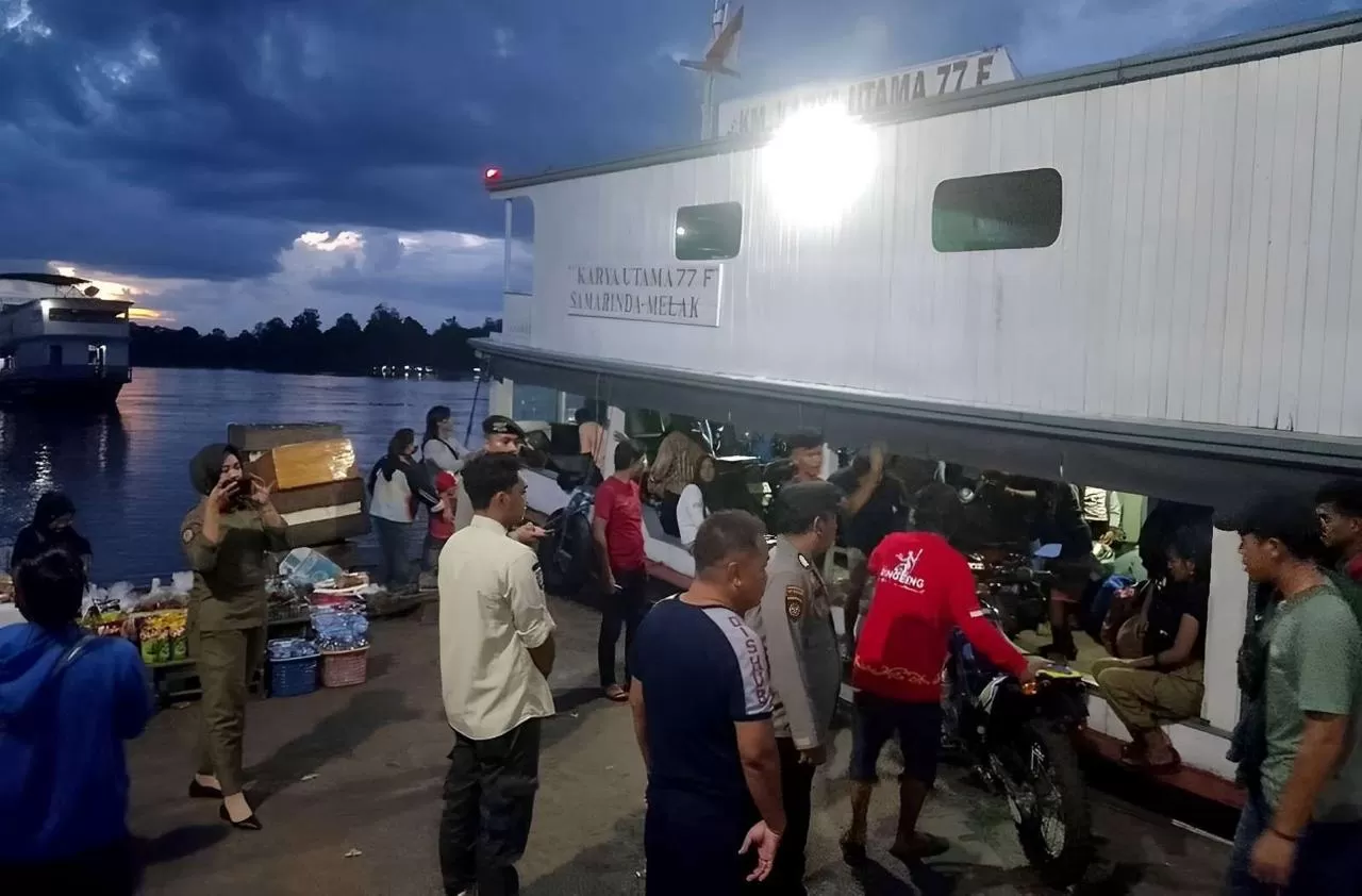 PUNCAK ARUS MUDIK:&nbsp; Situasi di Pelabuhan Melak terpantau aman dan terkendali kemarin.  