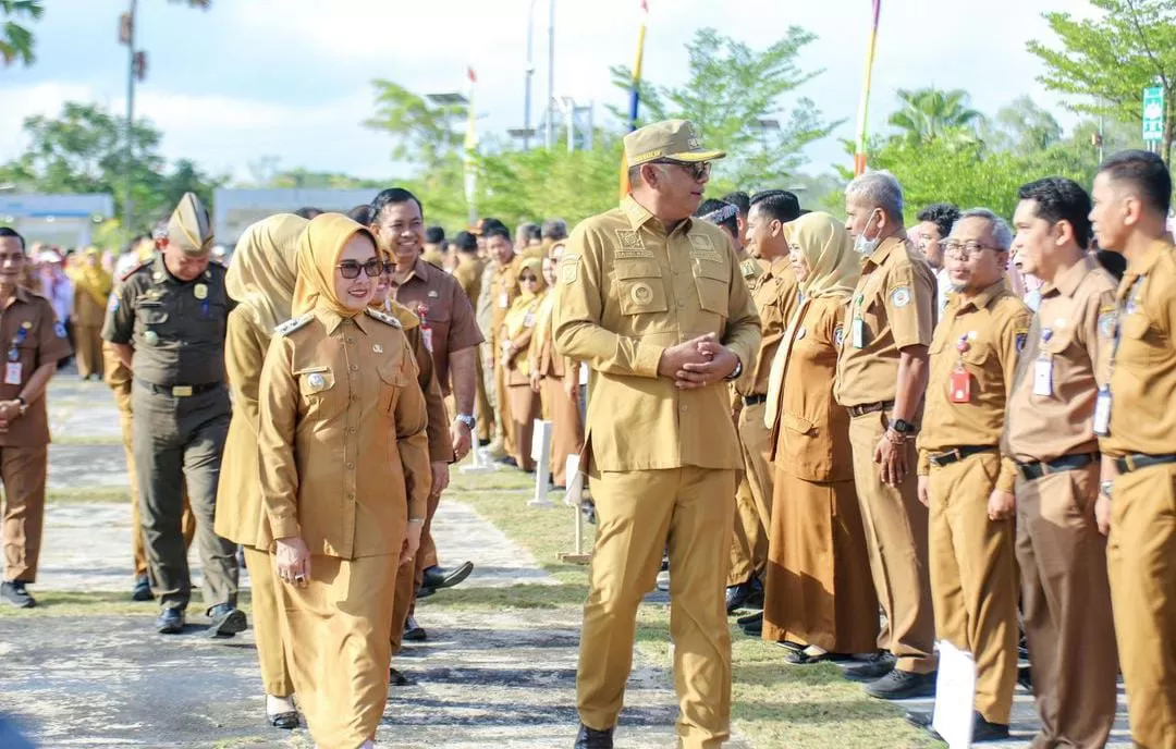 ANTISIPASI: Pusat Hubungan Masyarakat mengambil langkah mengumpulkan KTP untuk Basri Rase dan Najirah dalam pilkada tahun ini.  