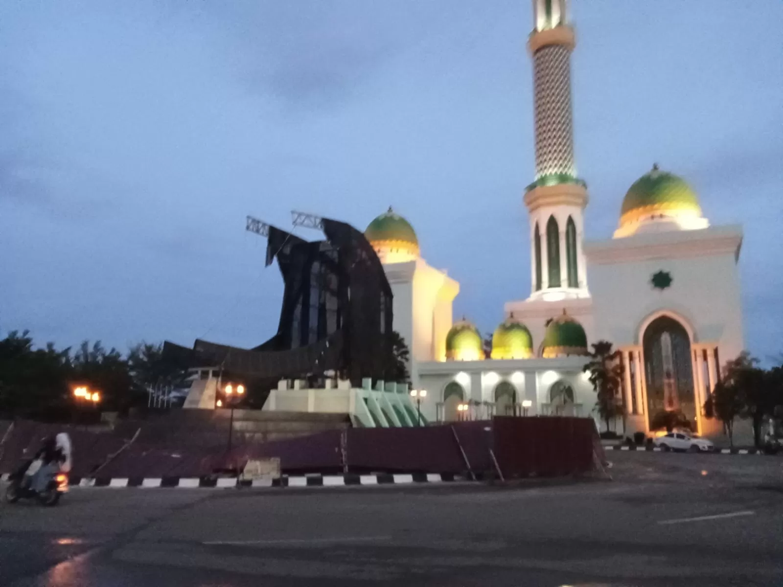 Masjid Agung Al-Faruq