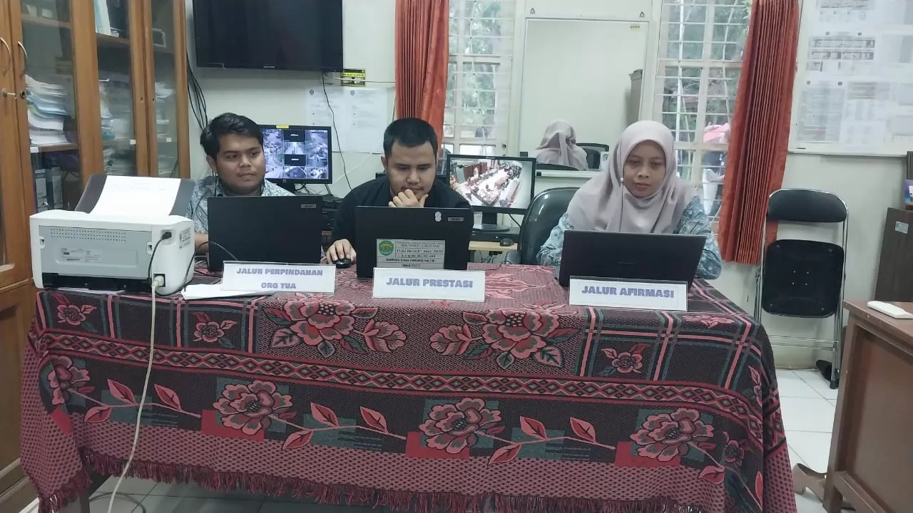 LANJUTAN : Operator pendaftaran di SMA 2 akan kembali bertugas pada PPDB tahap kedua yang dibuka pekan ini.  