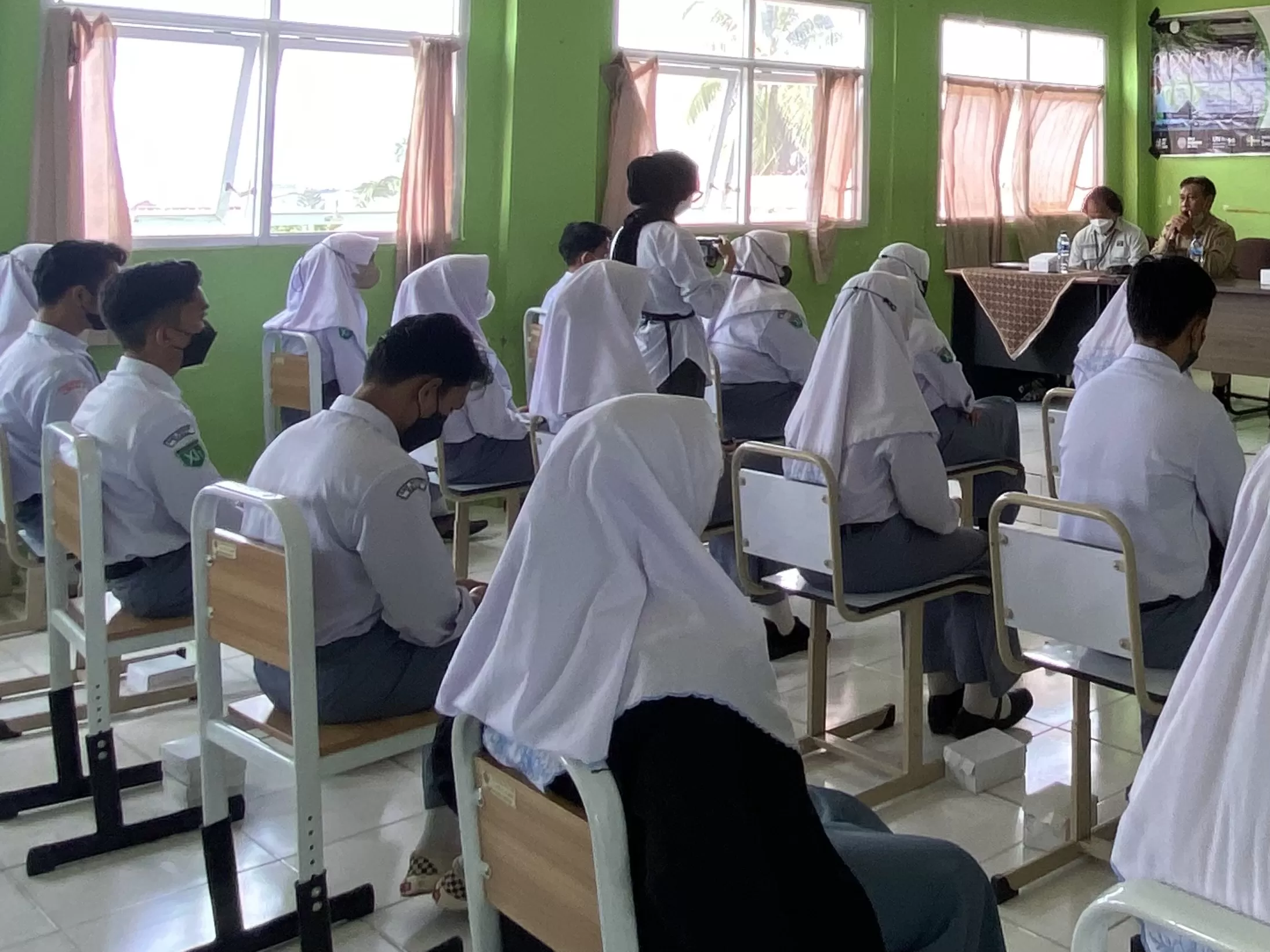 BERAU CERDAS: Ribuan pelajar dan mahasiswa mendaftar Beasiswa Berau Cerdas 2024 dan saat ini masih proses verifikasi berkas. Foto ilustrasi aktivitas belajar mengajar  (Izza/BP)