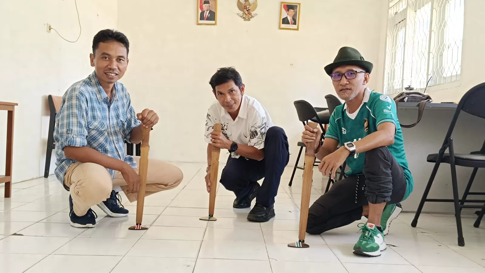 SIAP TEMPUR: Dari kiri, Maulana, Hilmansyah, dan Hasan.