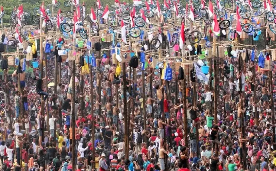 Panjat Pinang Lomba Paling Populer Saat An Ternyata Sejarahnya