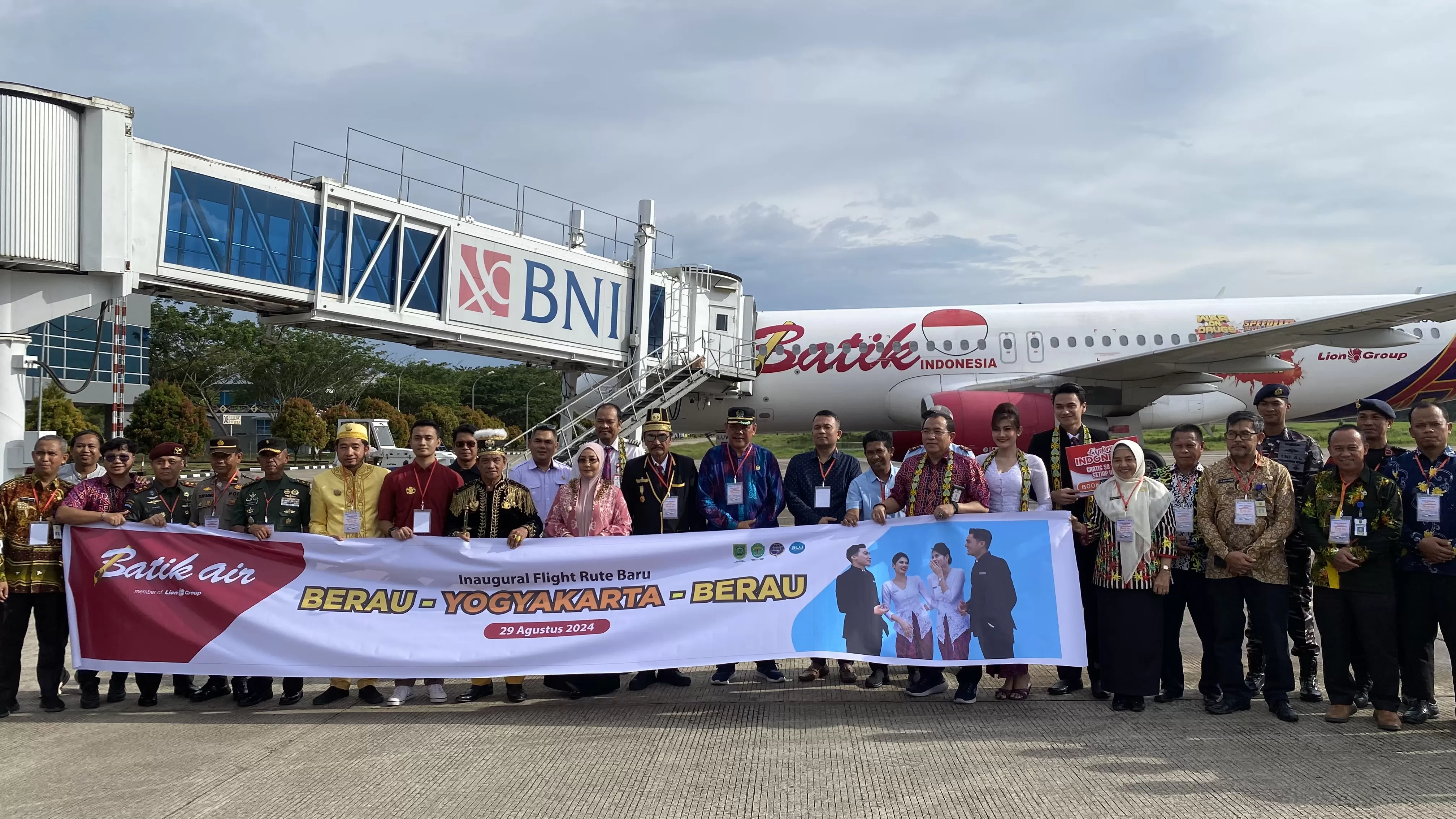 MENDARAT: Penerbangan perdana Batik Air dengan rute Berau-Jogjakarta, Kamis (29/8).  (SENO/BP)
