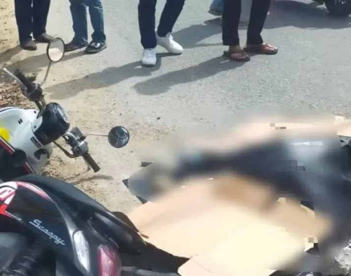 KORBAN: Diduga hendak mendahului truk, NS tewas setelah terjatuh dari motornya di areal proyek pelebaran jalan hingga terlindas truk.