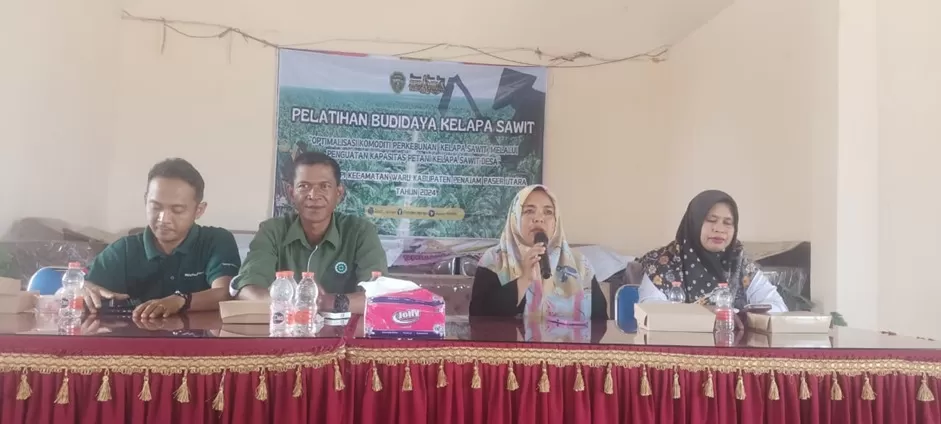 TAMBAH PENGETAHUAN: PT WKP menggelar pelatihan bagi petani kelapa sawit di Desa Api-Api, Kecamatan Waru, Kabupaten Penajam Paser Utara (PPU), Rabu (9/10/2024). (ISTIMEWA)