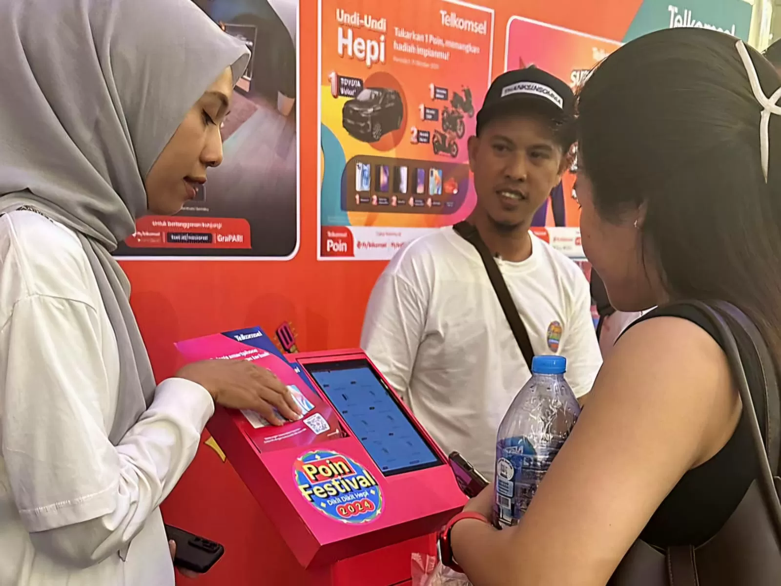   SEMARAK: Telkomsel menggelar Poin Festival Roadshow di Kota Singkawang, Kalbar, pada 26 dan 27 Oktober 2024 di Singkawang Grand Mall.   (ISTIMEWA)
