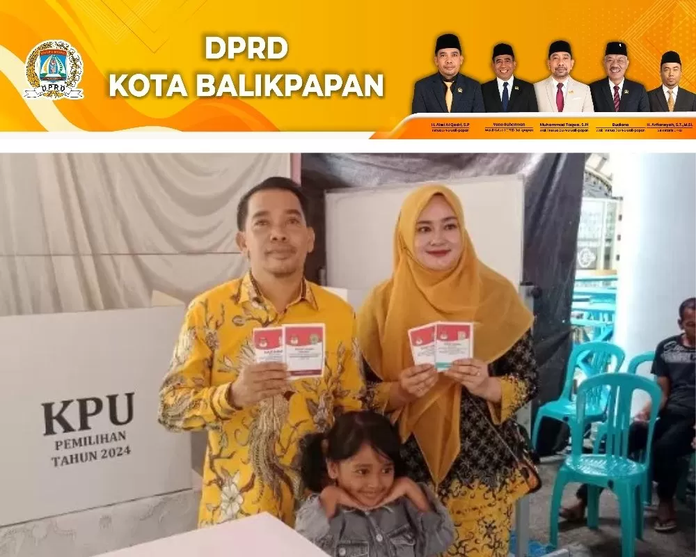 Ketua DPRD Balikpapan, Alwi Al Qadri, bersama istri, datang mencoblos di TPS 031 Baru Tengah, Balikpapan Barat. 