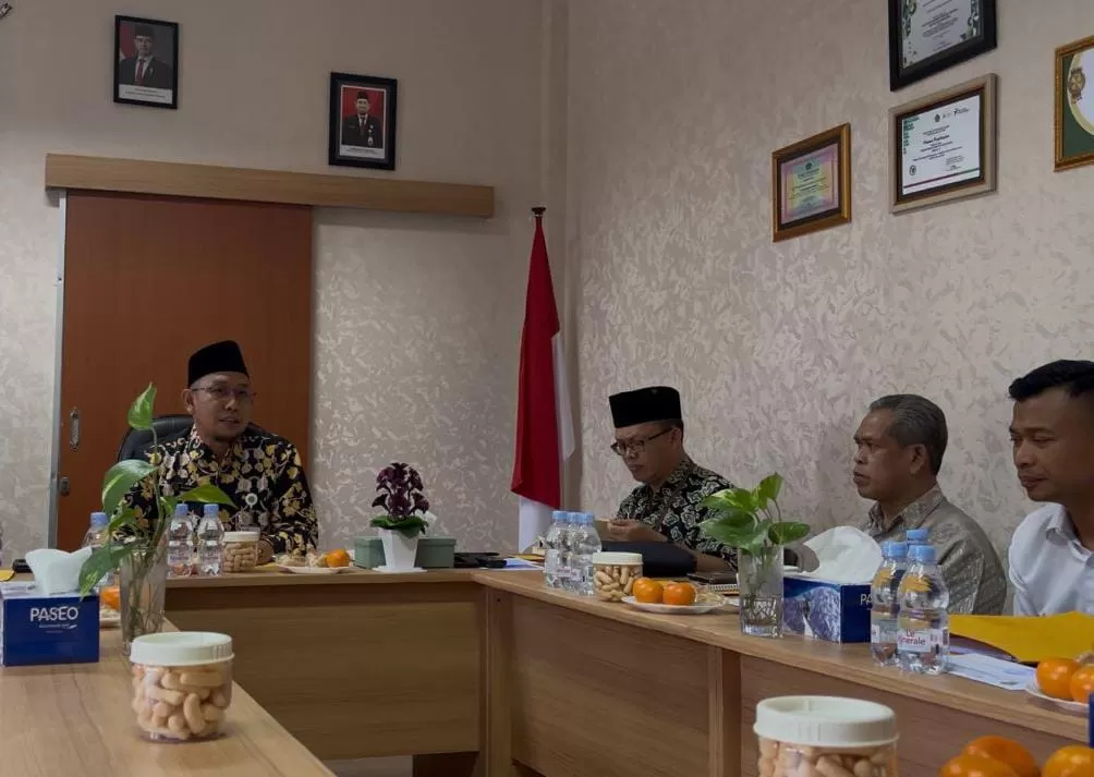 KOORDINASI: Kemenang Balikpapan melakukan rapat koordinasi dengan sejumlah pihak atas dugaan penyelewengan dana donasi untuk Palestina oleh salah satu yayasan di Balikpapan, Kamis, 5 Desember 2024. (SYAHRUL R)