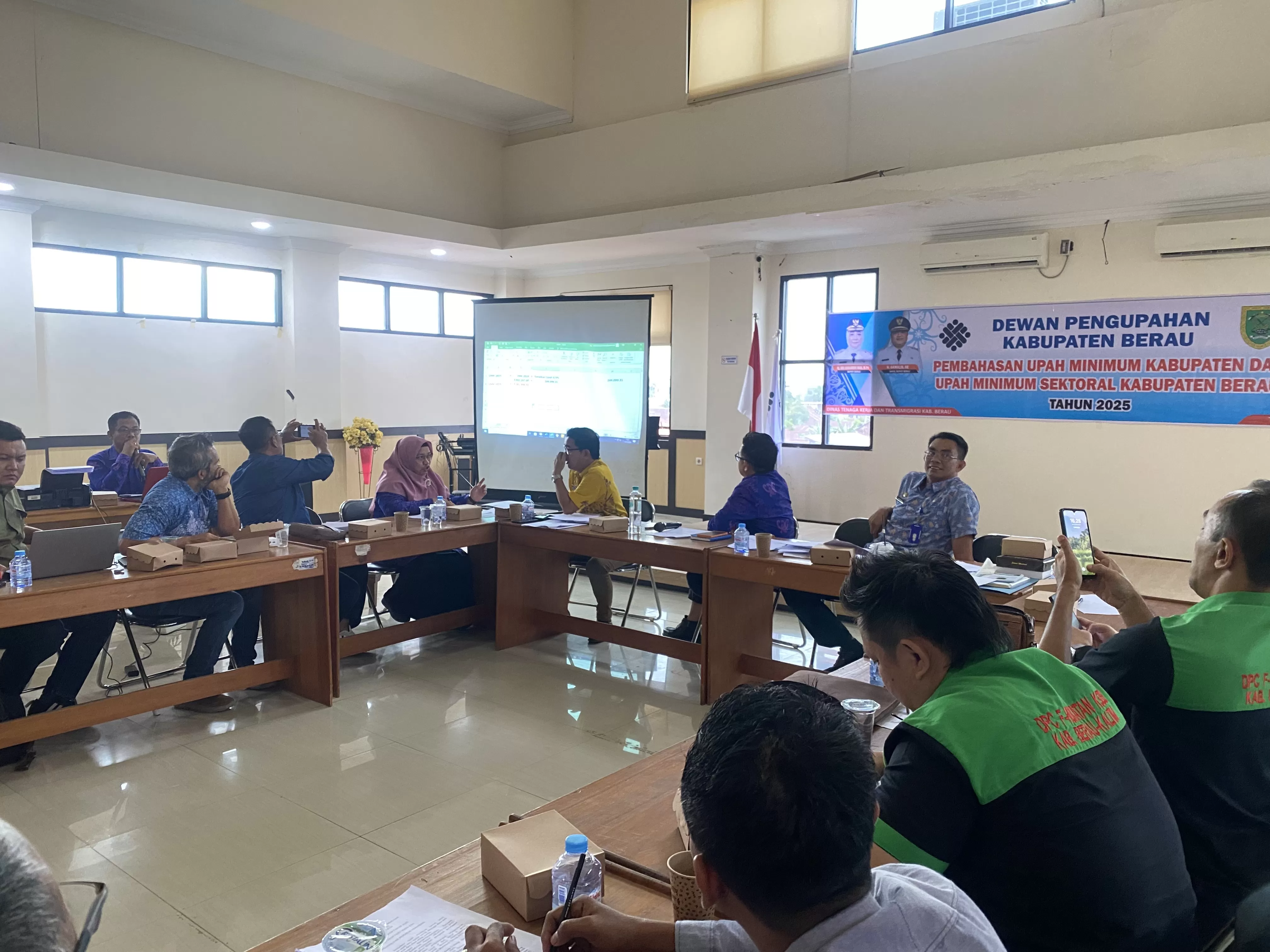 PEMBAHASAN: Nilai UMK Berau tahun 2025 sudah disepakati naik 6,5 persen dari tahun sebelumnya.  (IZZA)